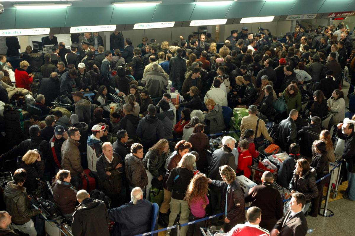 Alitalia, caos di Natale: 
passeggeri infuriati 
Enac: rischio sanzioni