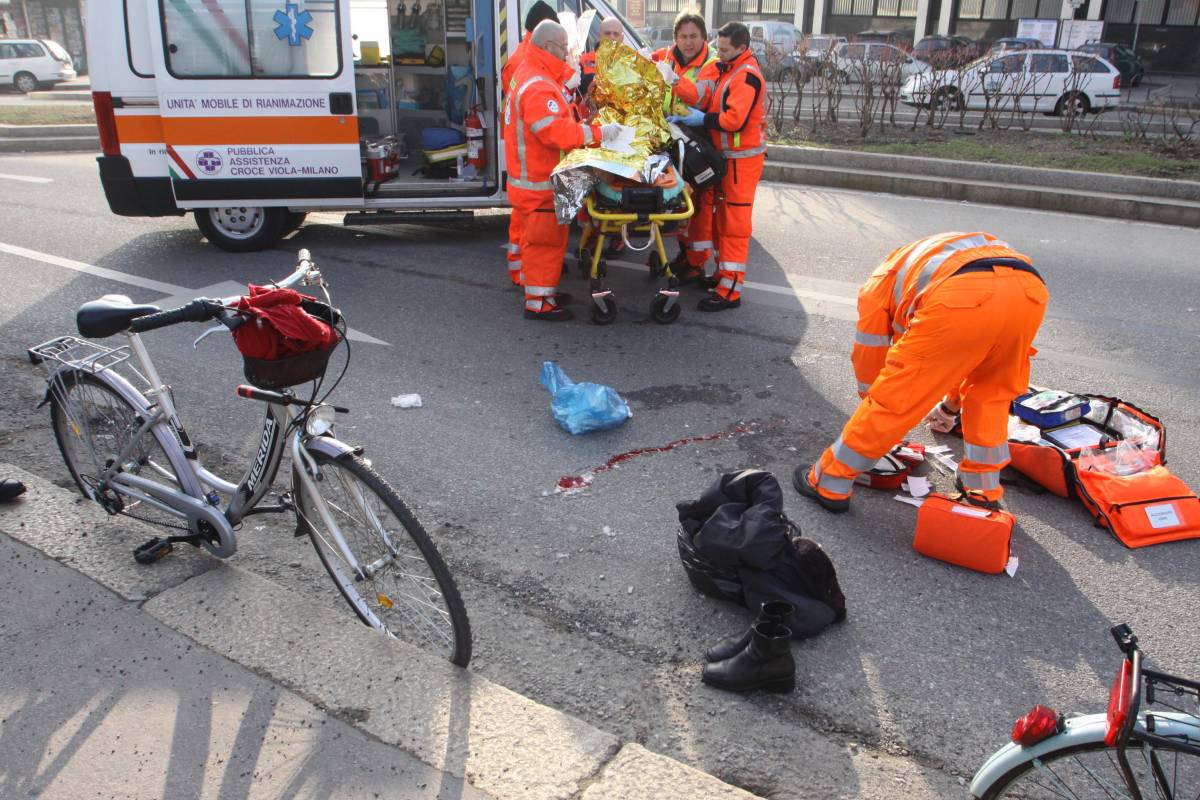 Milano, anziana scippata 
e trascinata: è in coma 
E' caccia all'aggressore