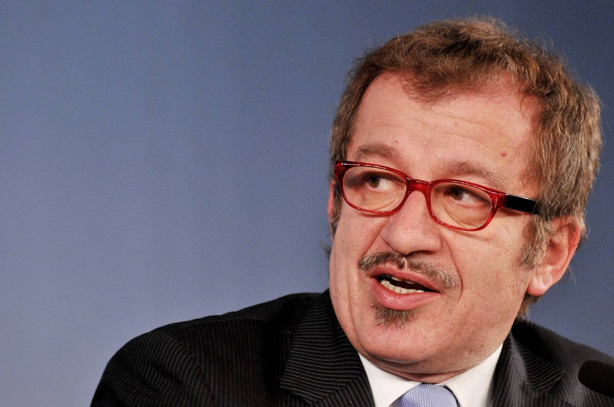 Maroni: "D'ora in poi rimpatri da Lampedusa"