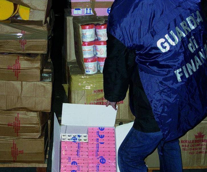Allarme nel porto di Voltri: trovati cibi che contengono il latte cinese