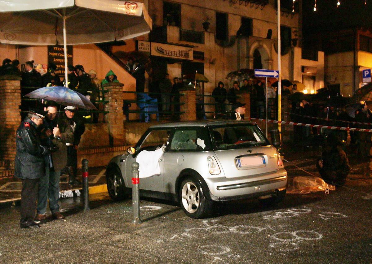 Calabria, agguato contro un boss 
due morti davanti al bar di un paese