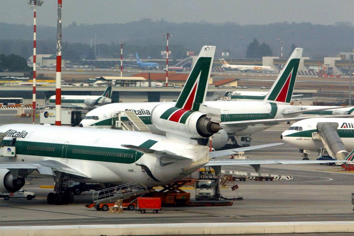 Alitalia, Air France alza la posta a 300 milioni 
Lufthansa: l'interesse c'è, ma oggi niente offerta