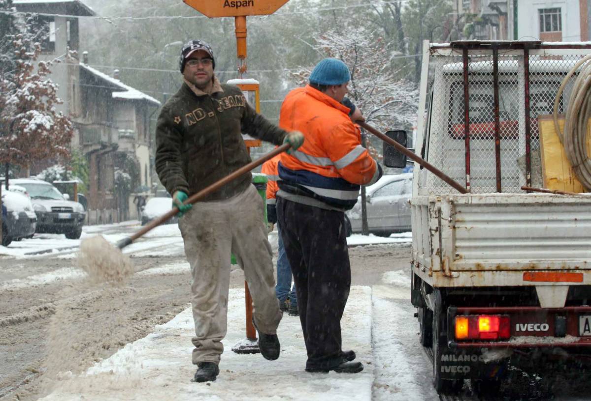 Italia nel morsa del gelo 
La Protezione civile: 
"Anticipare il rientro"