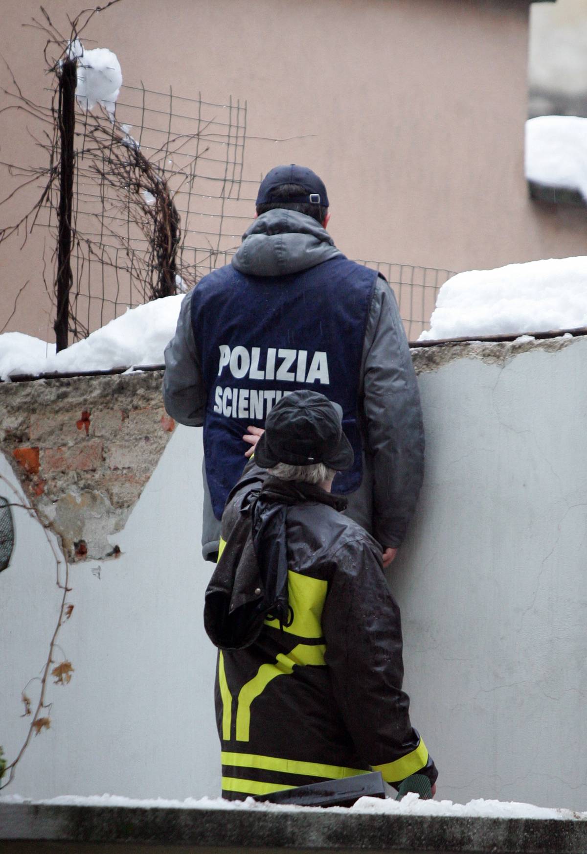 Tettoia crolla per la neve: ucciso un uomo