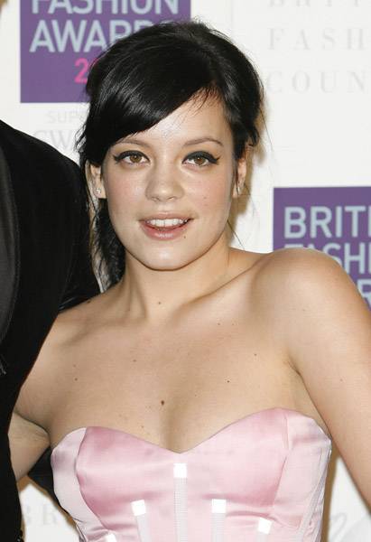 Dichiarazione choc della cantante Lily Allen: 
"Sniffare cocaina? Niente controindicazioni"