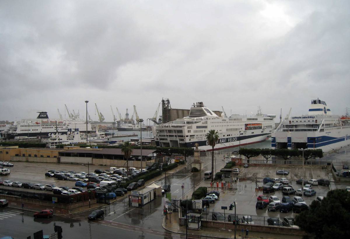 Uragano in Sicilia e Calabria 
Allarme frane e allagamenti