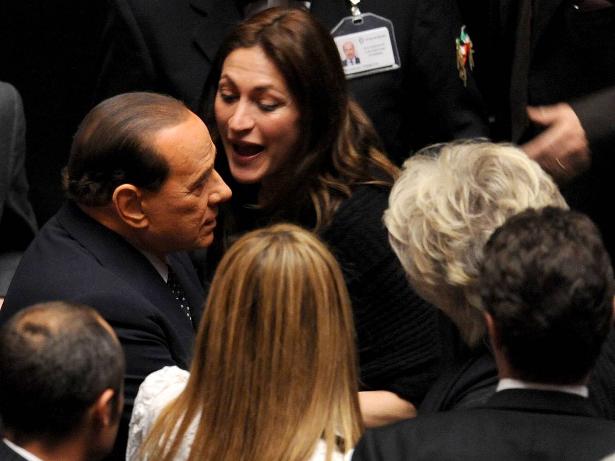 Berlusconi: "Nessuna fibrillazione nel governo" 
E sulla giustizia: "Riforma il 23 gennaio in cdm"