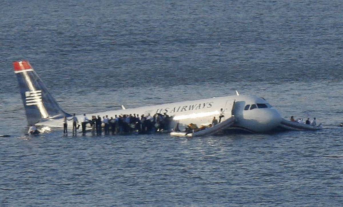 New York, airbus precipita 
nell'Hudson: tutti salvi