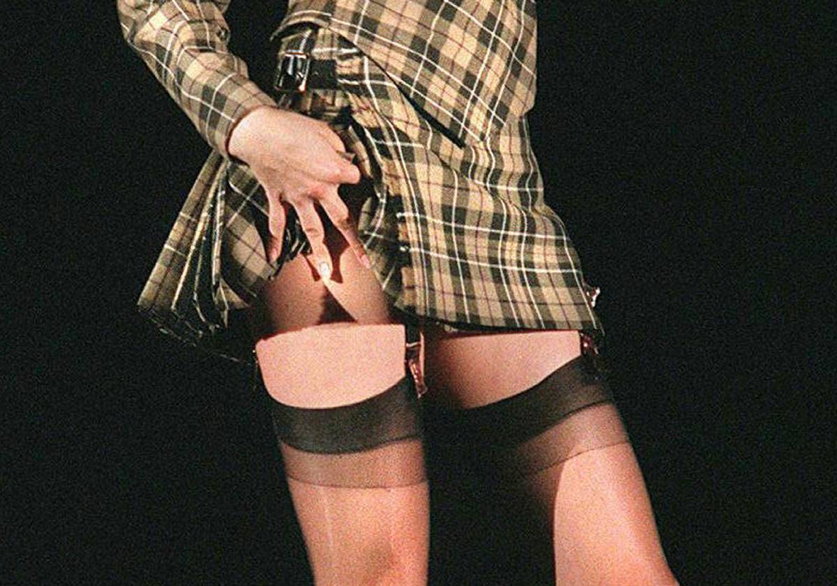 Le inglesi: abiti succinti e sexy per avere successo in ufficio
