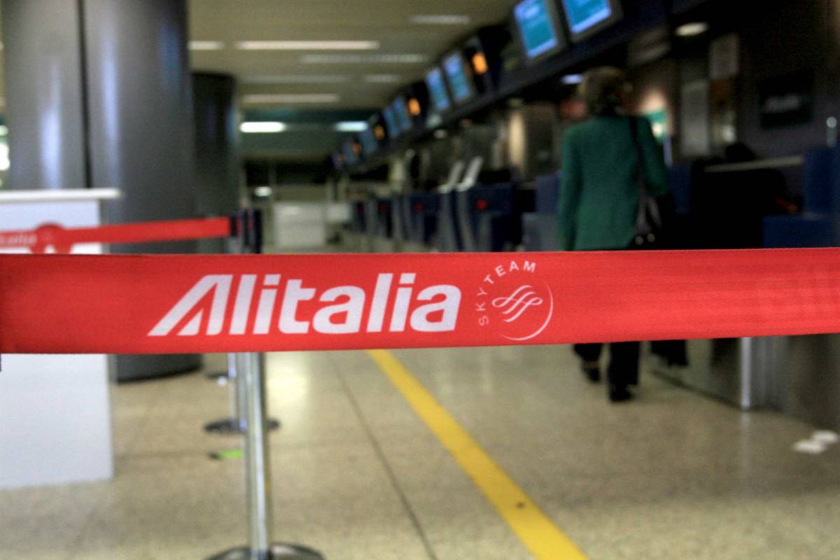 Alitalia, Castelli a Cai: "Voli a 325 euro? Follia"