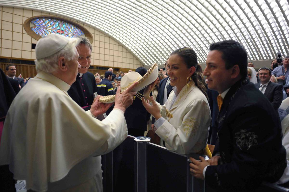 Il Papa "loda" internet: 
"E' un dono per l'umanità 
ma sia accessibile a tutti"