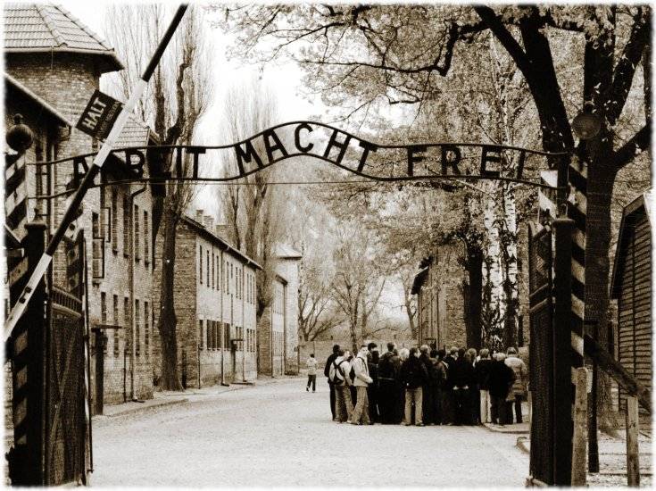Memoria, Napolitano: "Attenti al nuovo antisemitismo"