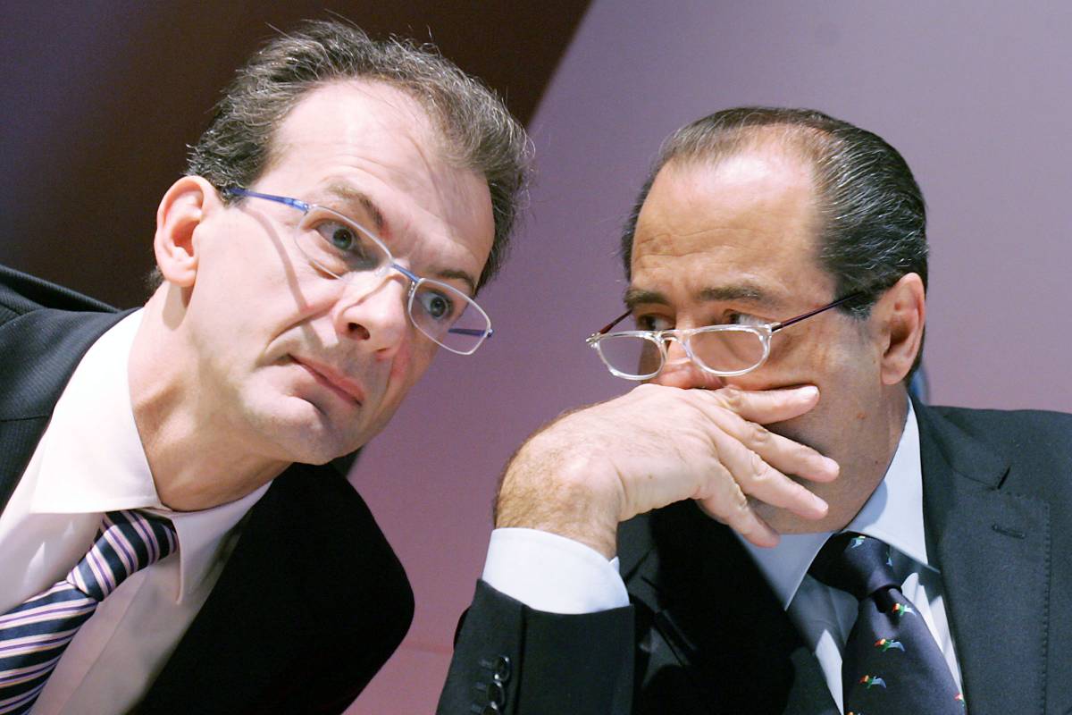 Di Pietro spacca l'Idv 
Donadi: "Napolitano, 
il giudizio è positivo"