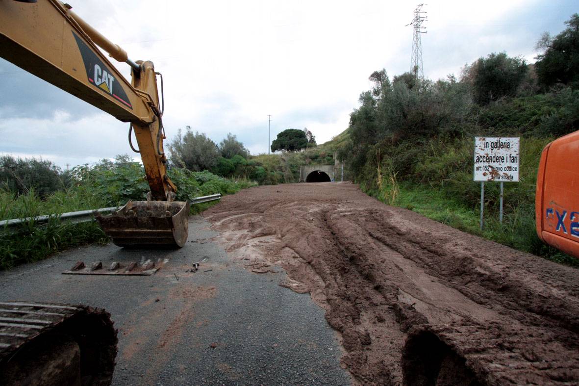 Tropea, crolla costone 
A3: chiusi 60 chilometri