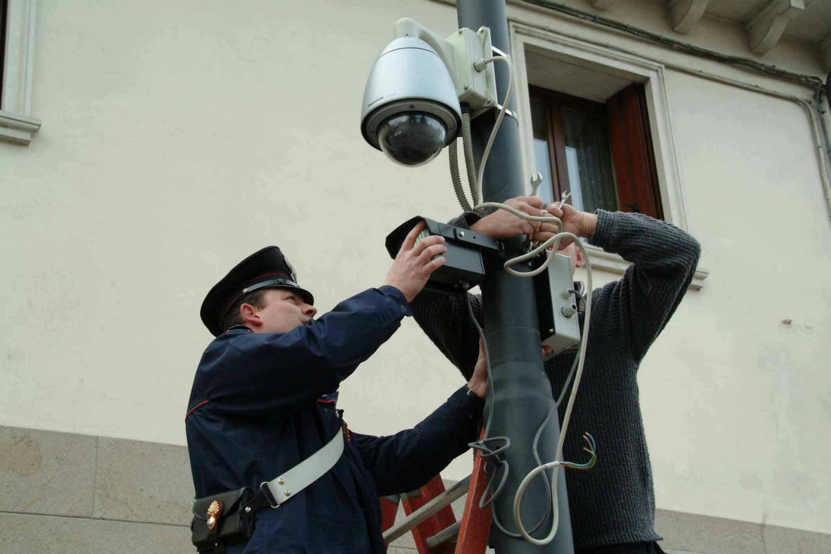 Telefono blu guida la rivolta contro 
le multe dei semafori intelligenti