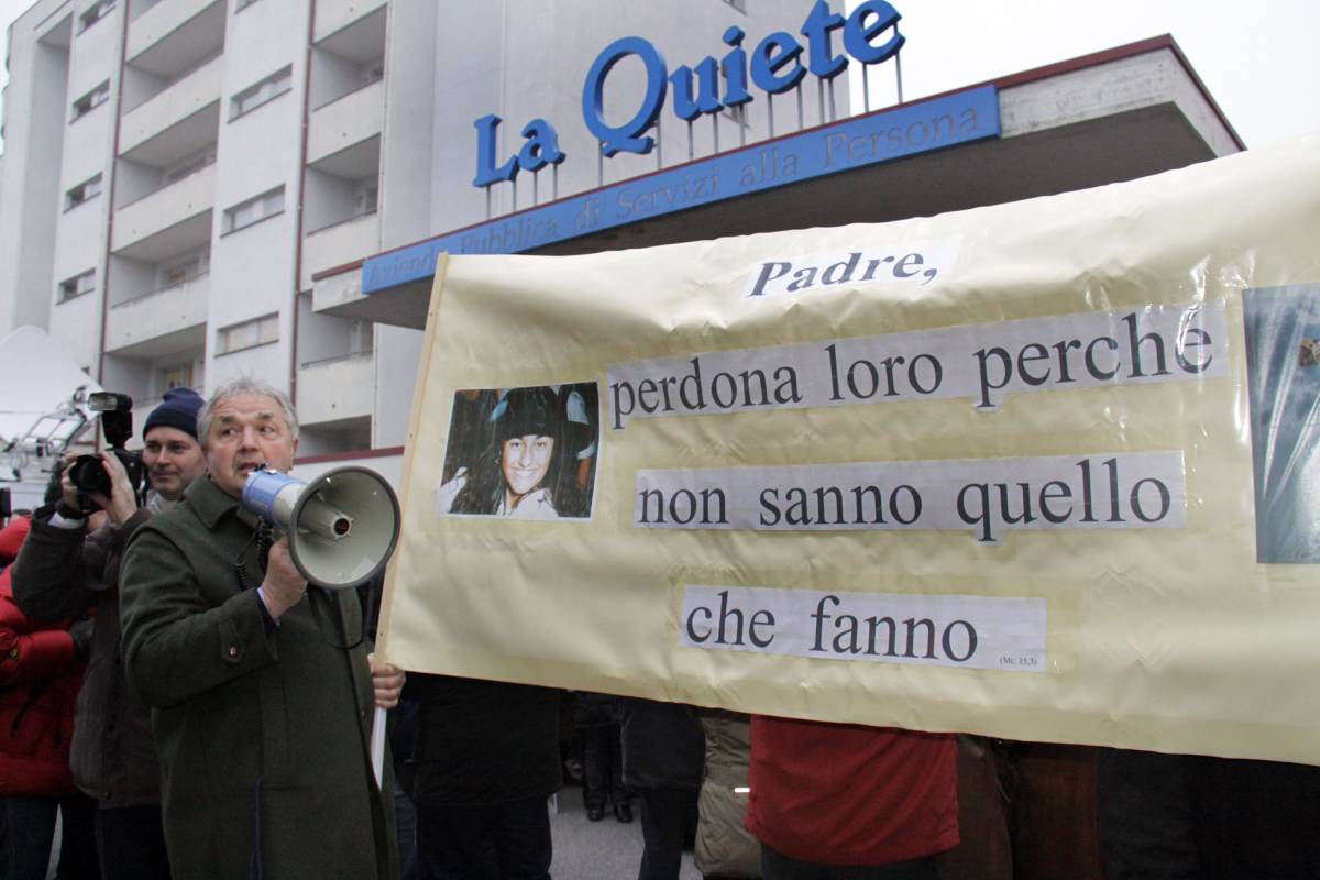 Eluana: bozza pronta, no di Fini e Colle 
Il padre: su mia figlia violenza inaudita