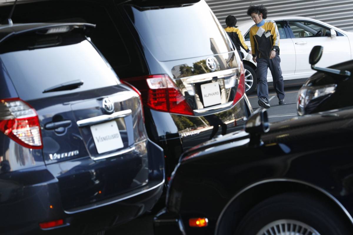 Toyota: 3 miliardi di rosso 
E Moody's taglia il rating