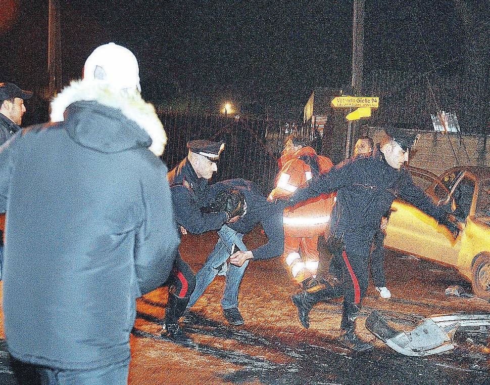 Guida ubriaco, uccide 
un uomo, poi va al bar 
a bere di nuovo