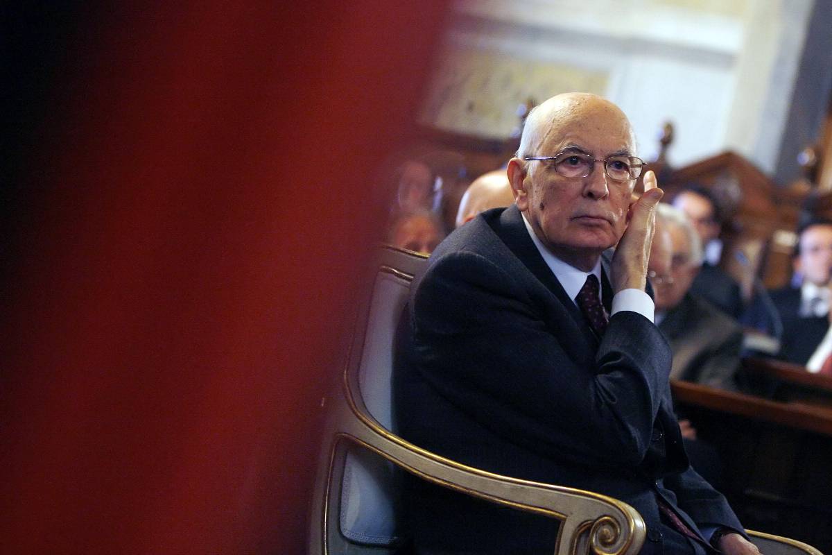 Napolitano: "Teniamoci stretta la Costituzione"