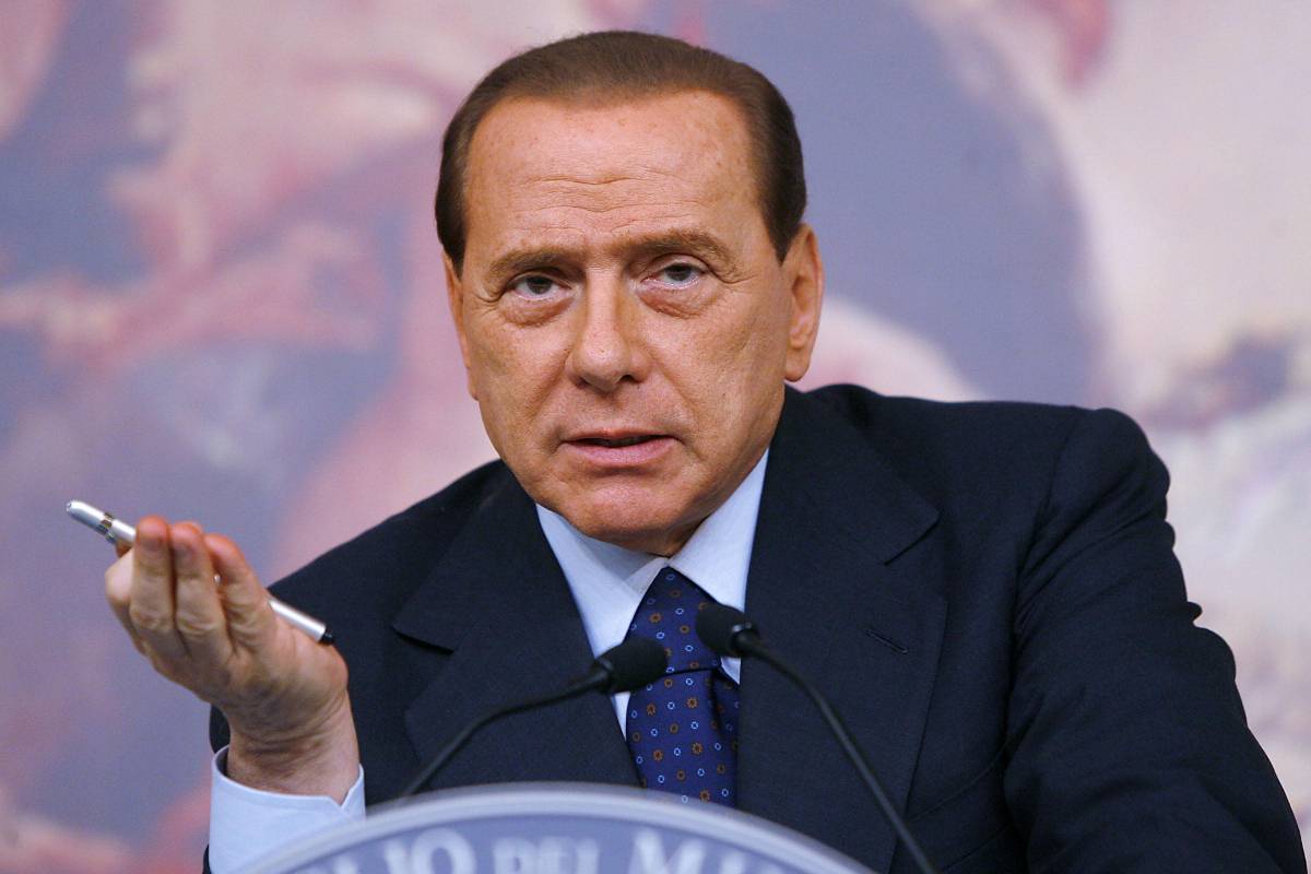 Costituzione, Berlusconi va all'attacco: 
"La sinistra ha cambiato male la Carta"