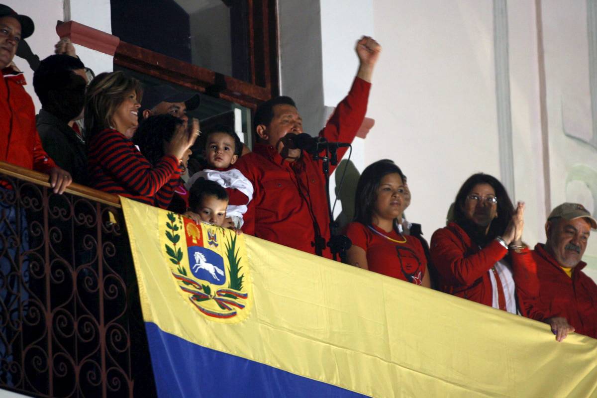 Venezuela, vince Chavez: 
verso presidenza a vita