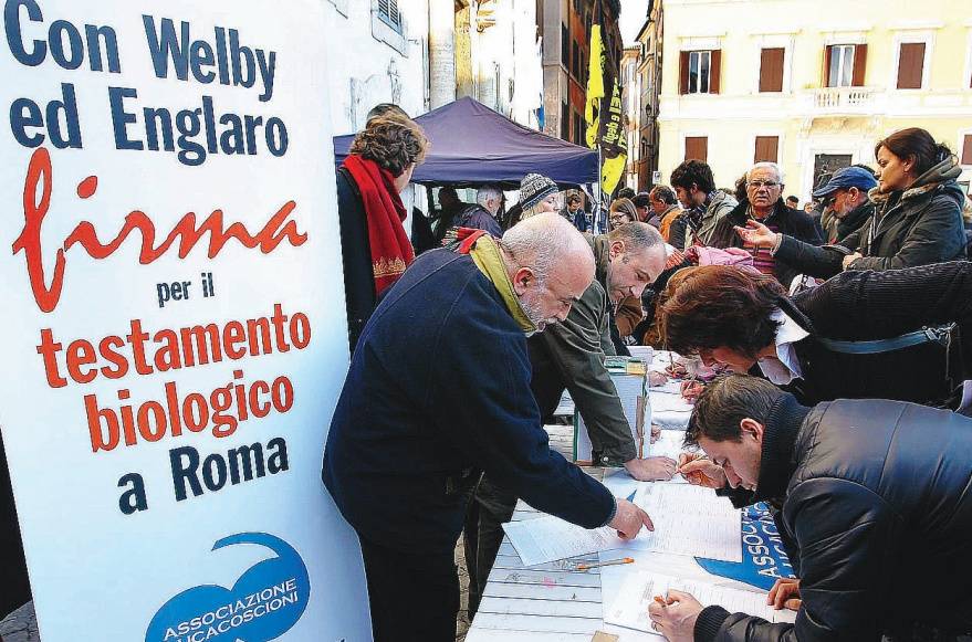 Testamento biologico, sit-in di girotondini e radicali e Di Pietro assicura il referendum