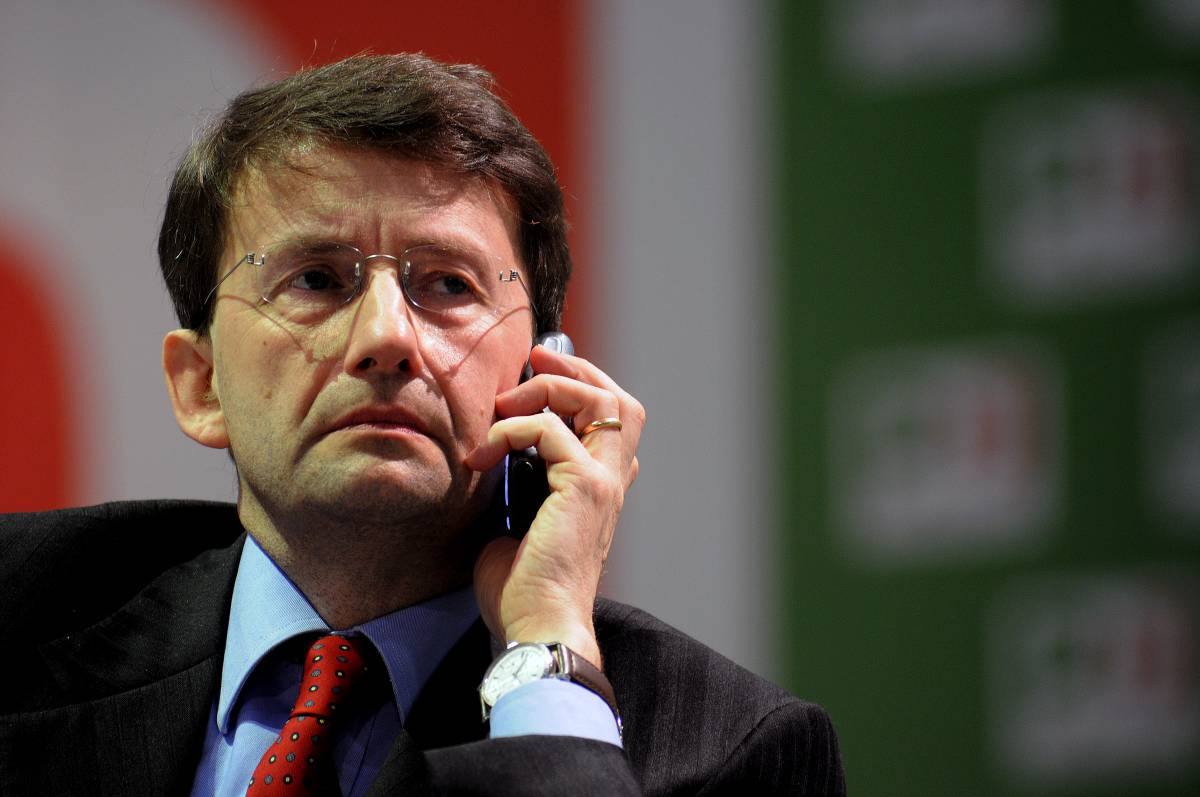 Franceschini: "Premier contro la Costituzione"