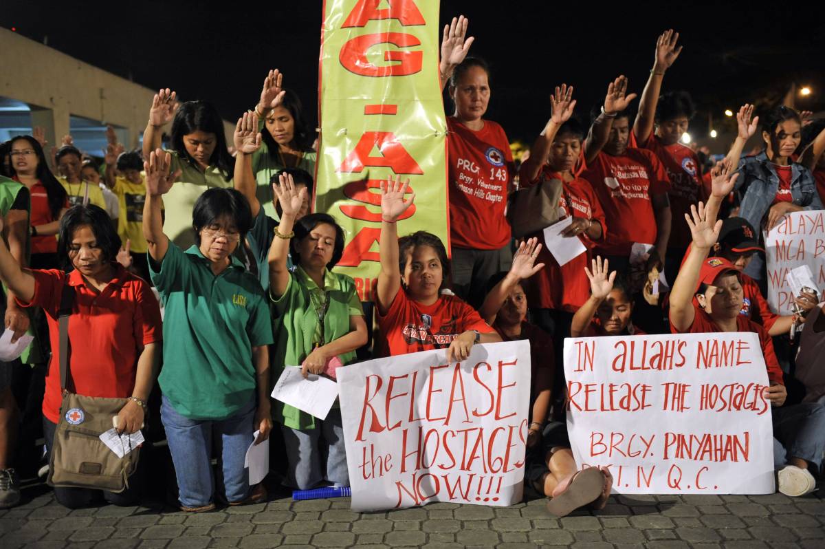 Filippine, appello di un ostaggio: 
"Io e Vagni stiamo male, liberateci"