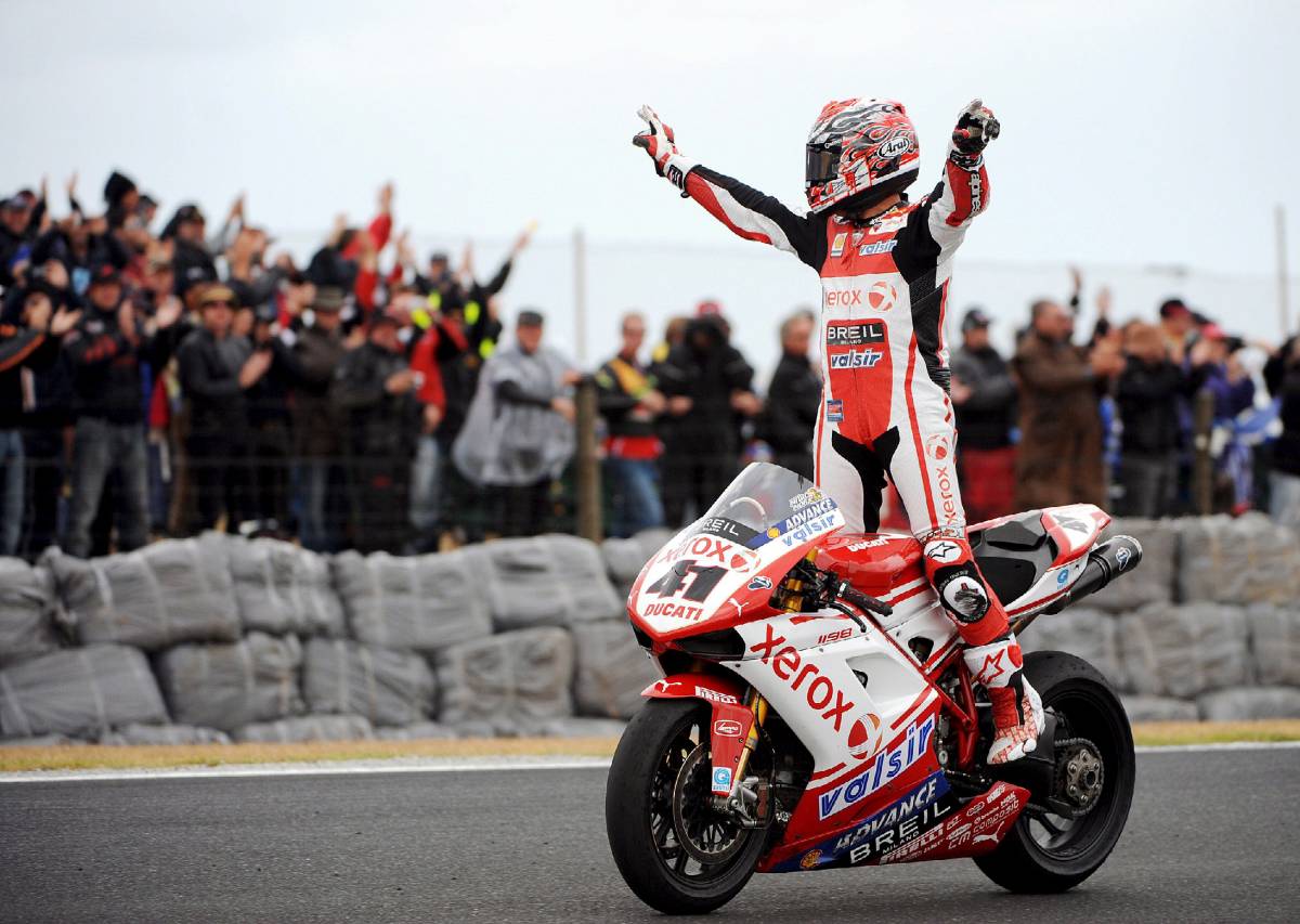 Superbike, in Australia vola la Ducati con Haga