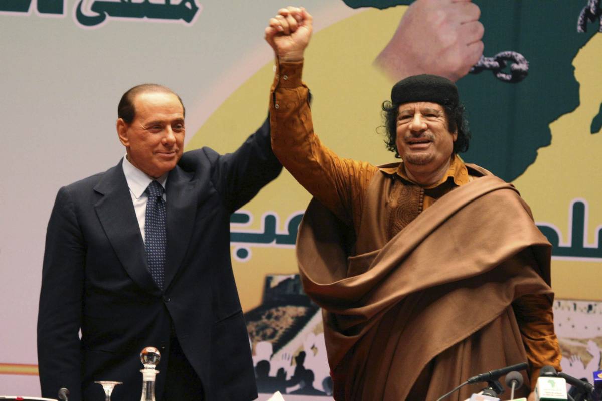 Berlusconi fa la pace con la Libia di Gheddafi 