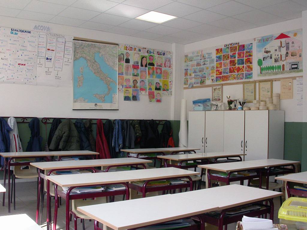 Bullo di 8 anni lasciato solo in classe per protesta