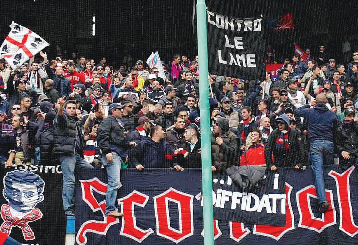 Muore in cella il capo degli ultras 
e la curva va all’assalto del carcere