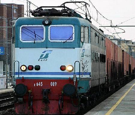 Foggia, aperta la paratia di una diga: 
treni nel caos, ritardi fino a sei ore