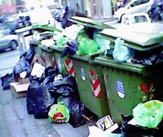 Via Santa Zita, discarica a cielo aperto