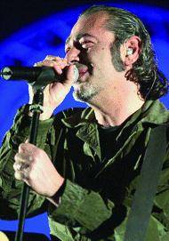 Luca Carboni canta a Genova gli anni ’70 «Con una sorpresa per ricordare De André»