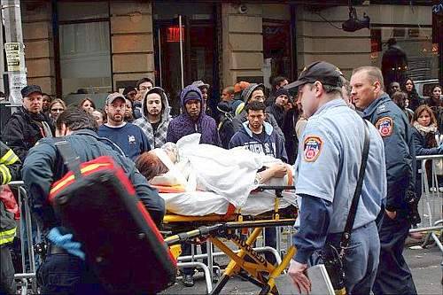 New York, rissa tra aspiranti modelle: 
sei ferite portate via in ambulanza