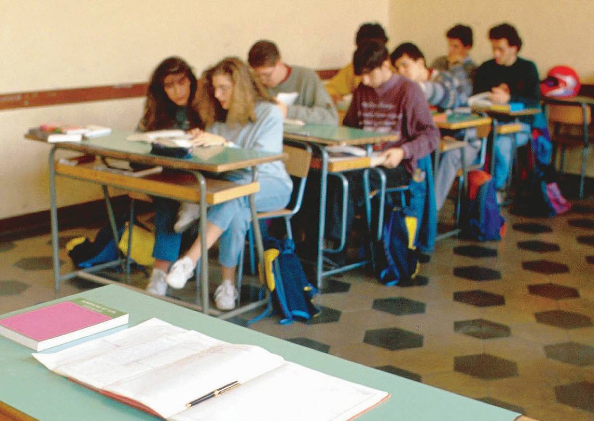 Varese, recita choc a scuola: 
va in scena il "dittatore" Berlusconi