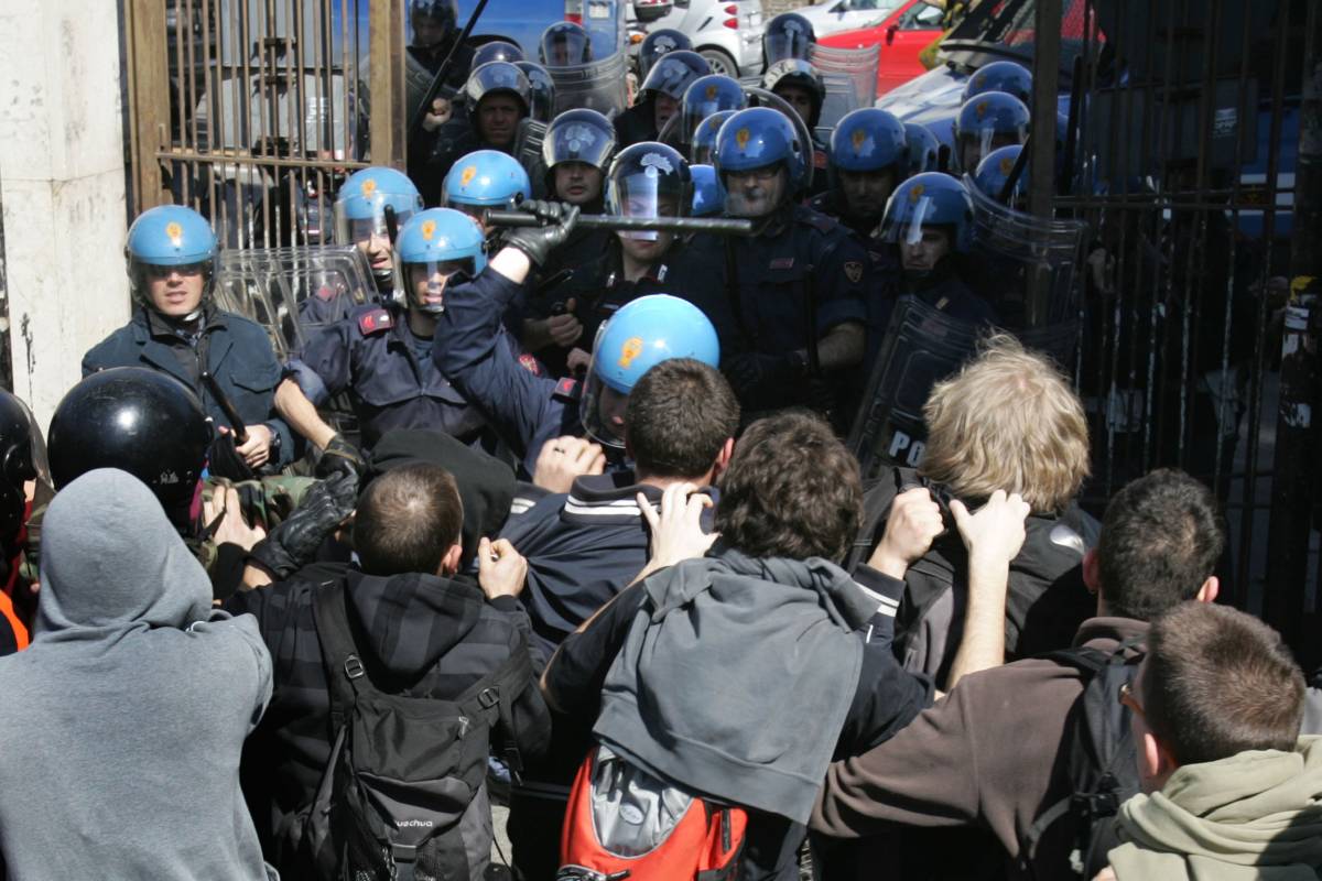 Roma, Sapienza: scontri tra studenti e polizia
