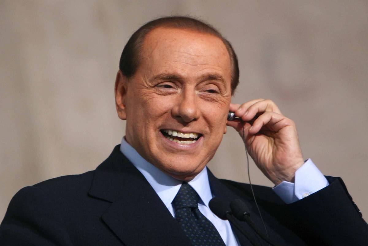 Europee, Berlusconi "svela" i sondaggi: 
"Siamo al 42,1%, il Pd fermo al 22,5%"