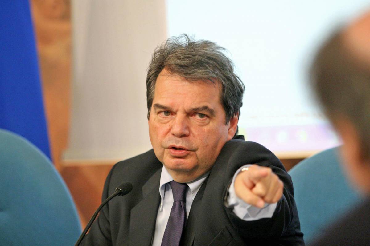 Statali, Brunetta: "Assenteismo giù del 40%"