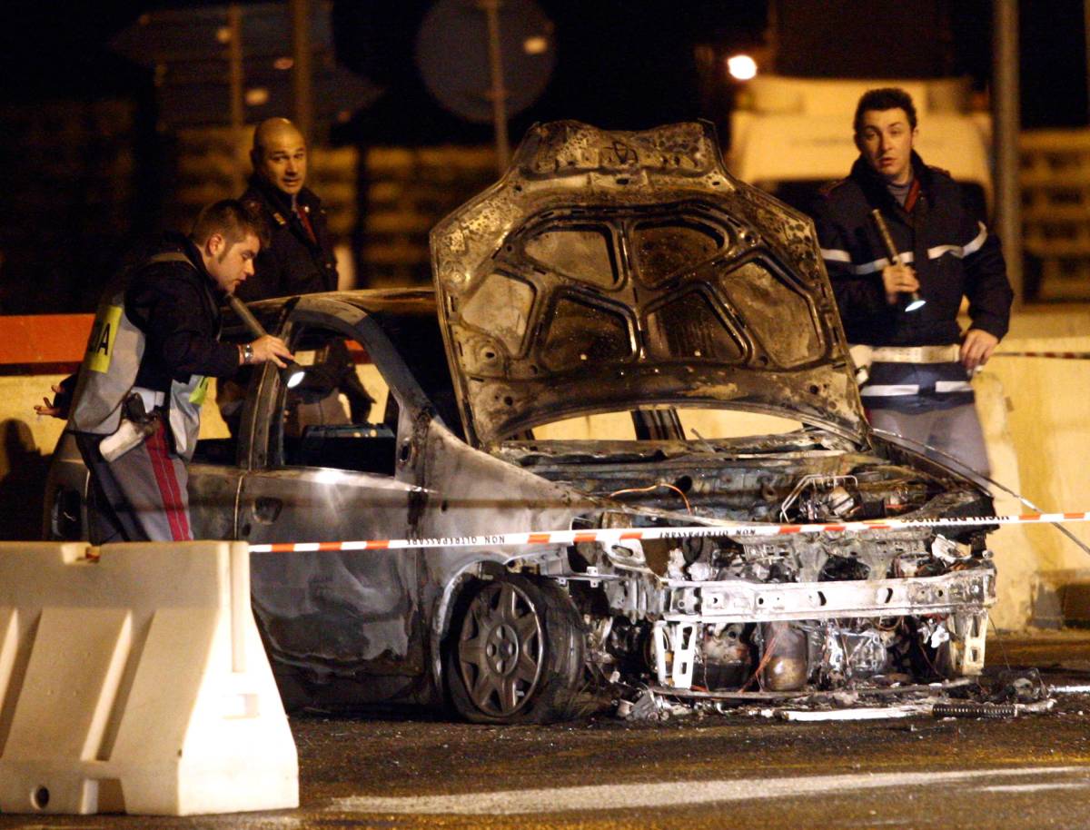 Sacerdote carbonizzato nella sua auto: è giallo