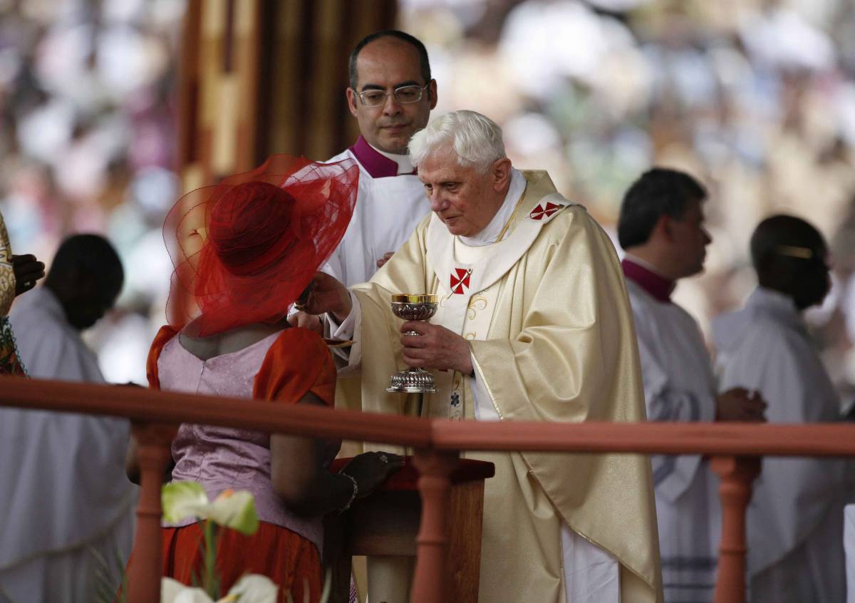 Il Papa: "No all'aborto 
nei piani-salute 
per le donne africane"