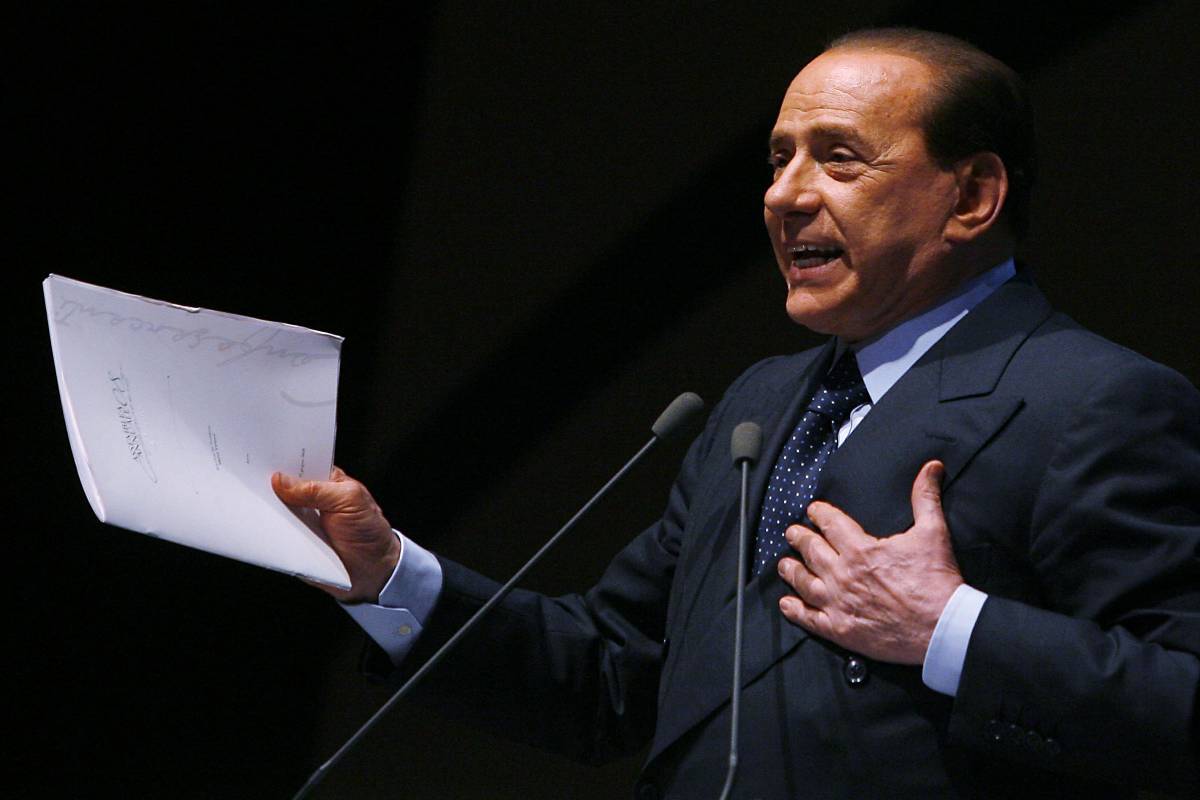 Biotestamento, Berlusconi: "E' irrinunciabile 
la sacralità della vita. Difendiamo la Chiesa"