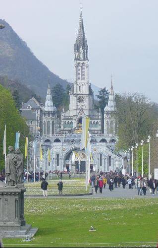 Lourdes, "Sono il diavolo" 
e uccide l'anziana madre 
colpendola col crocifisso