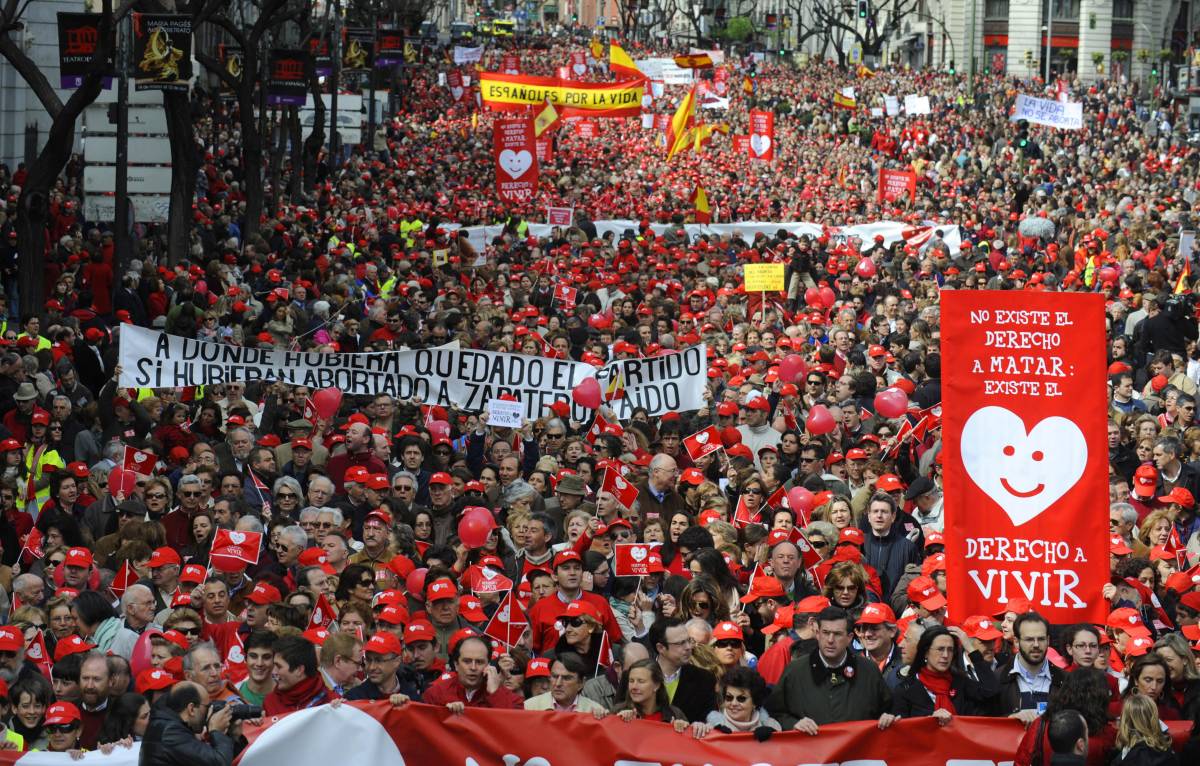 Aborto, migliaia in piazza contro Zapatero