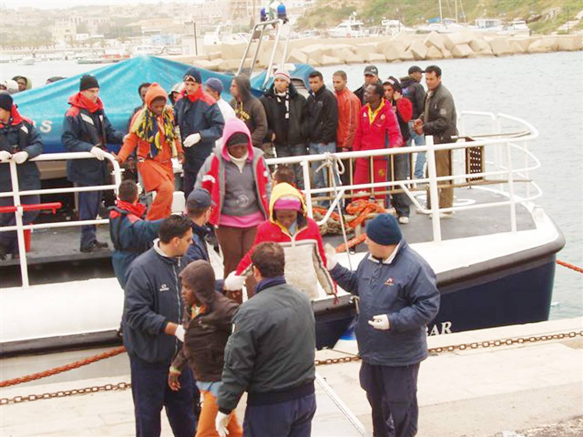 Lampedusa, sbarcati 600 clandestini 
in due giorni: è stato d'emergenza