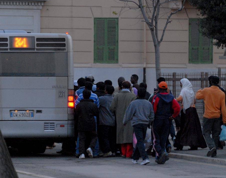 A Foggia ci sono i bus separati per gli immigrati