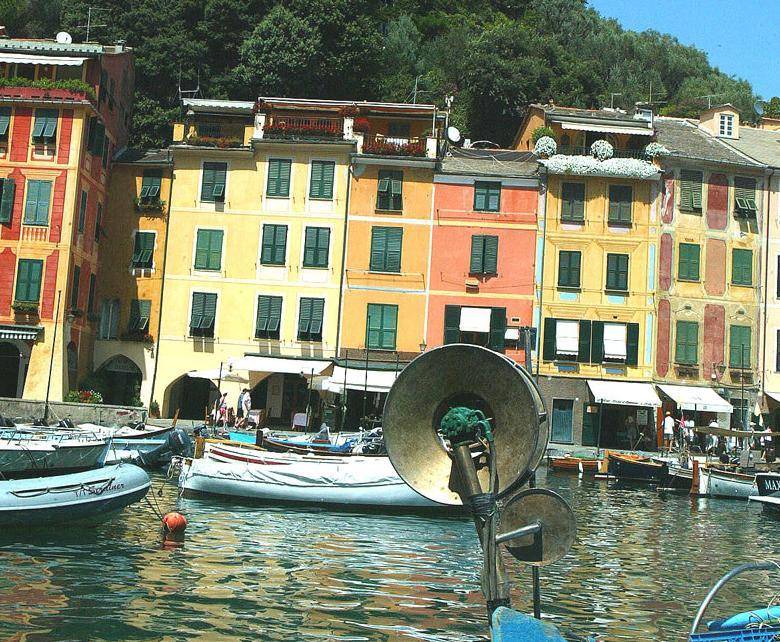 Ventimila bollicine in mare Portofino «vara» lo spumante