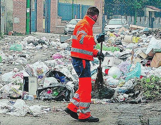 La truffa della monnezza: 36 spazzini assenteisti