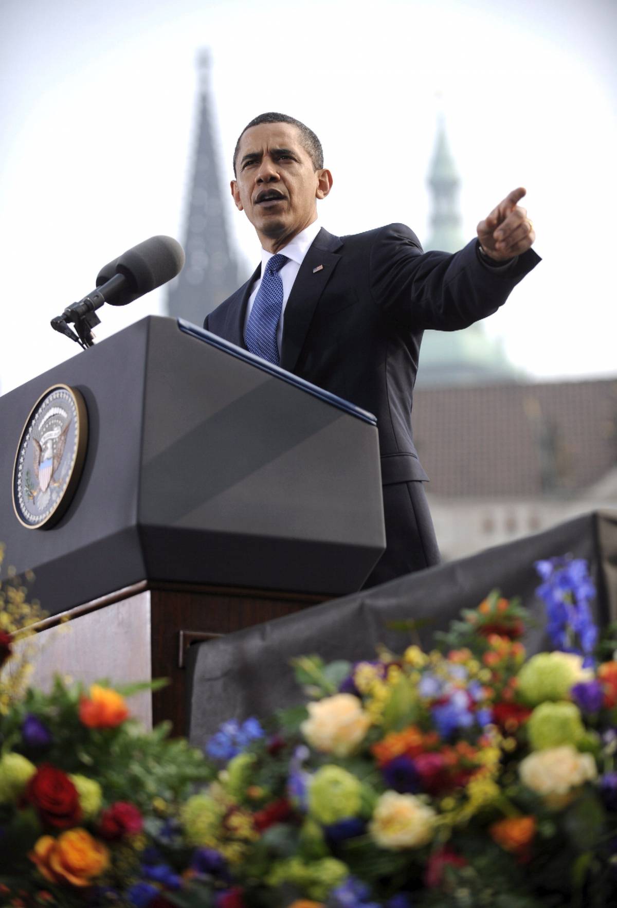 Obama: "Pace senza armi nucleari" 
Usa e Francia divisi sulla Turchia